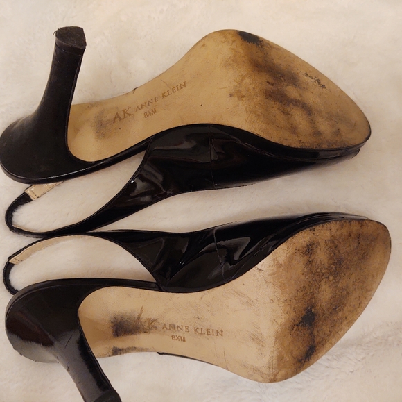 Heels - Picture 2 of 2